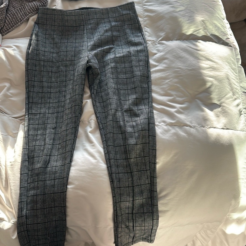 Maze stretchy dress pants 
Size medium